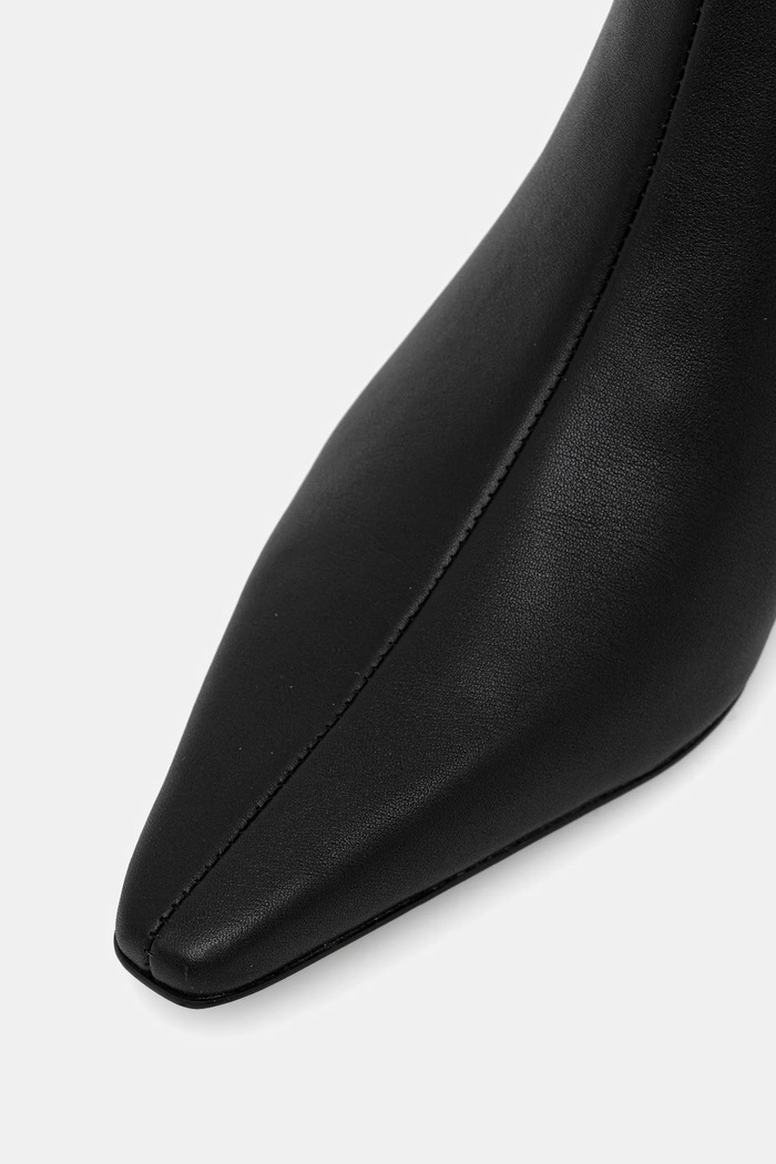 Calvin Klein bőr csizma SET BACK KITTEN HEEL KNEE BOOT fekete HW0HW02587