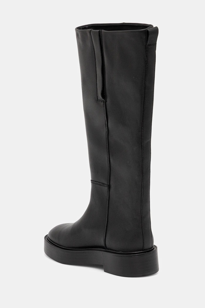 Obuwie Calvin Klein kozaki skórzane CONCAVE WELT UKT BOOT LTH YW0YW01910 czarny