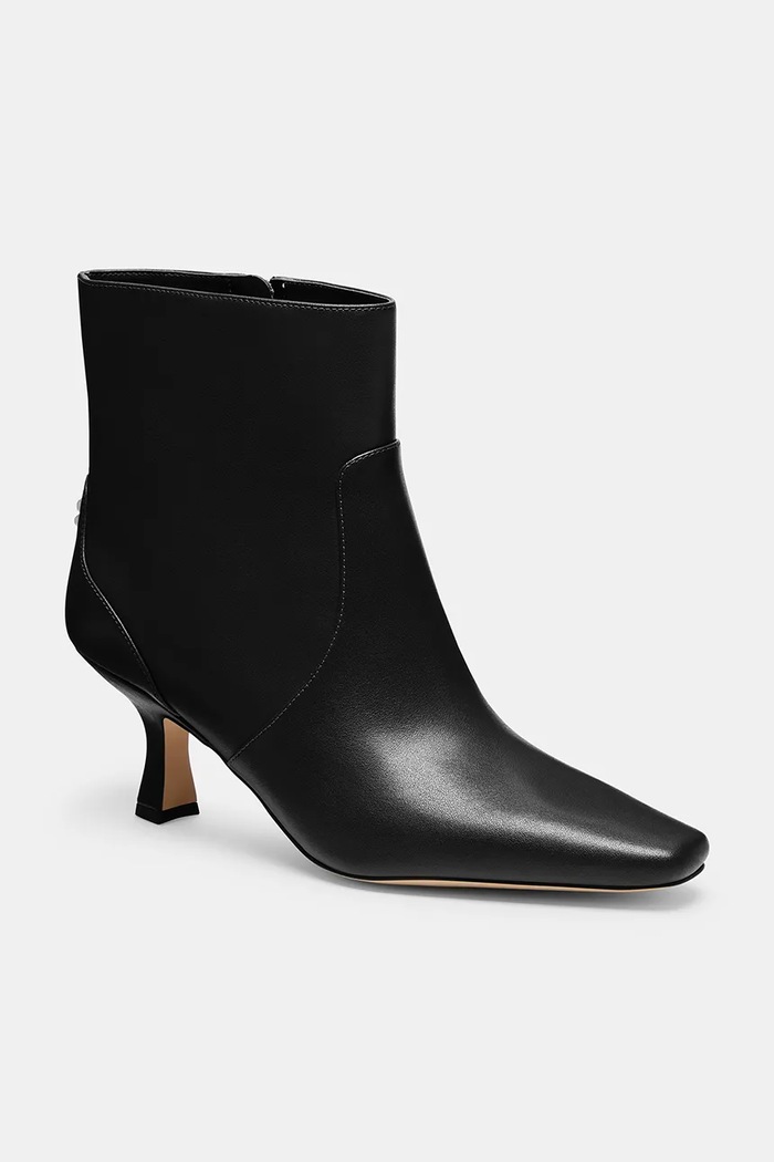 Kožené kotníkové boty Coach Sculpted C Kitten Heel Leather Bootie CBP25.BLK černá AW25