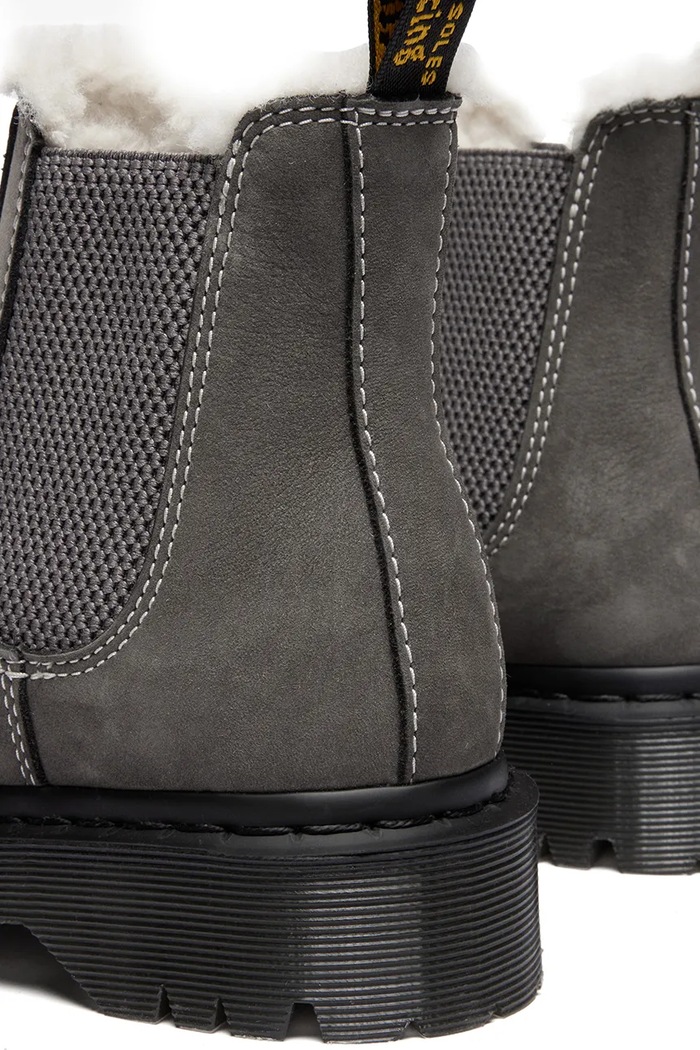 Dr. Martens sztyblety zamszowe 2976 Bex Fur Lined szary DM41420020