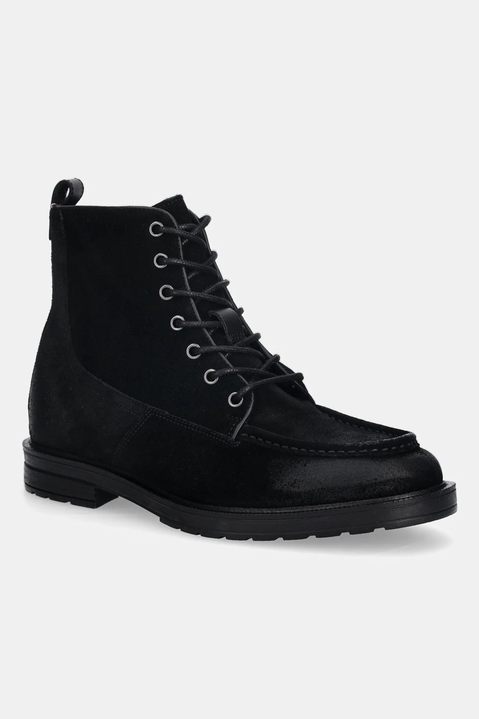 Tommy Hilfiger buty zamszowe CLEATED HILFIGER W SDE MOC BOOT skóra zamszowa czarny FM0FM05599