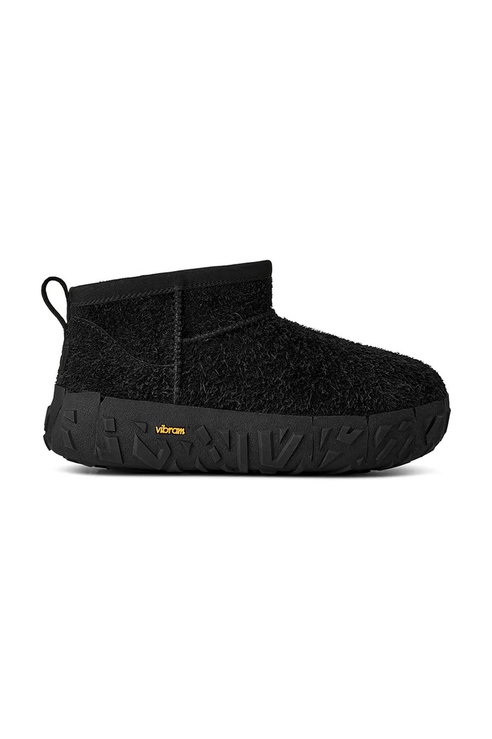 Semišové sněhule UGG Classic Ultra Mini Wrap Tech zateplené černá 1171115.BLK
