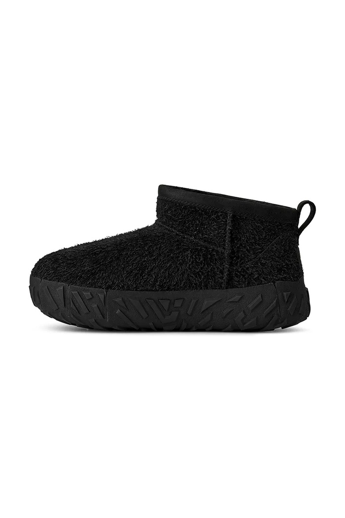 Semišové sněhule UGG Classic Ultra Mini Wrap Tech černá 1171115.BLK