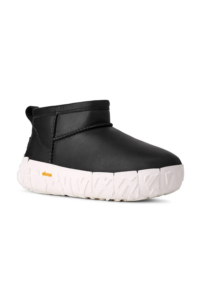 Snežke iz semiša UGG Cl Ultra Mini Wrap Tech Noir 1171215.BKJ črna AW25