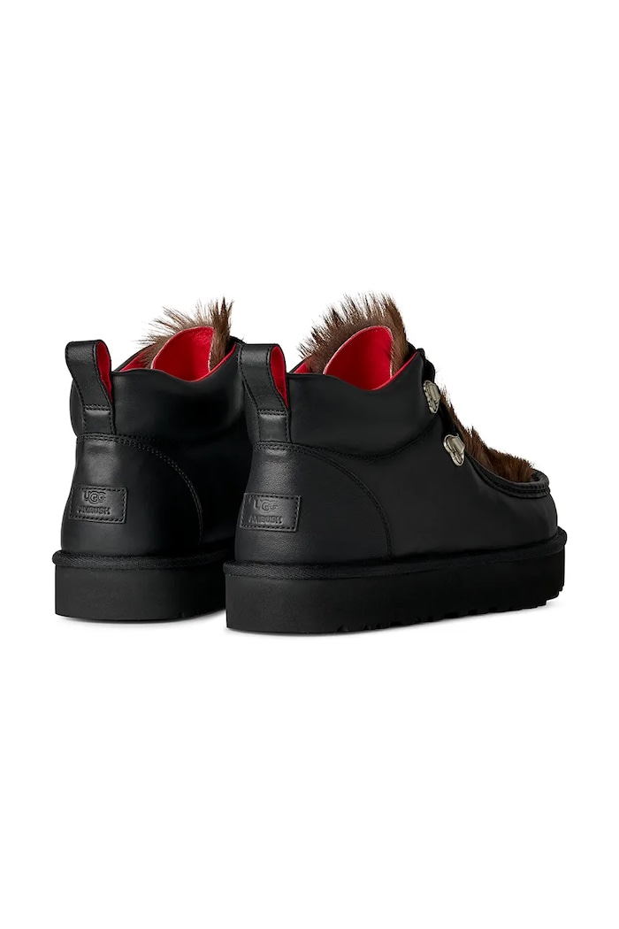 Обувки Половинки обувки от набук UGG x Ambush Fur Boot 1179010.BLK черен