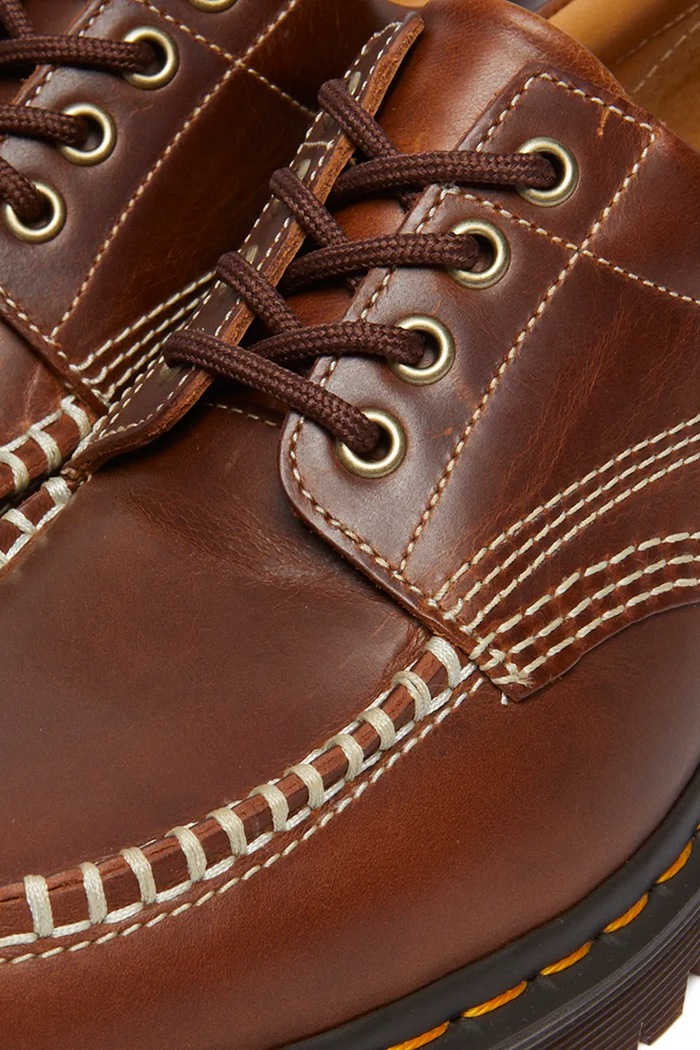 Δερμάτινα κλειστά παπούτσια Dr. Martens Lowell DM31817243 καφέ