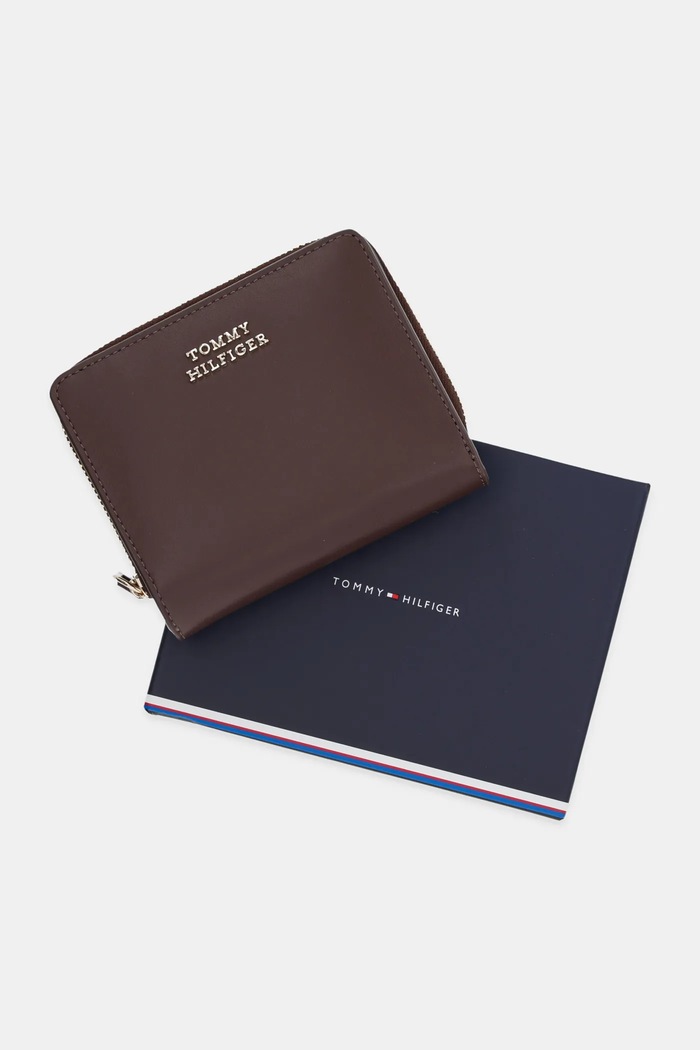 Portfel skórzany Tommy Hilfiger brązowy AW0AW17499
