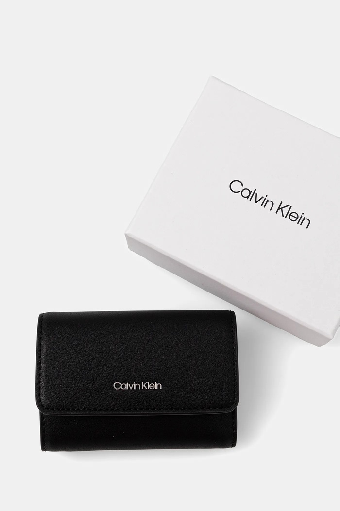 Peněženka Calvin Klein černá LV04F1030G