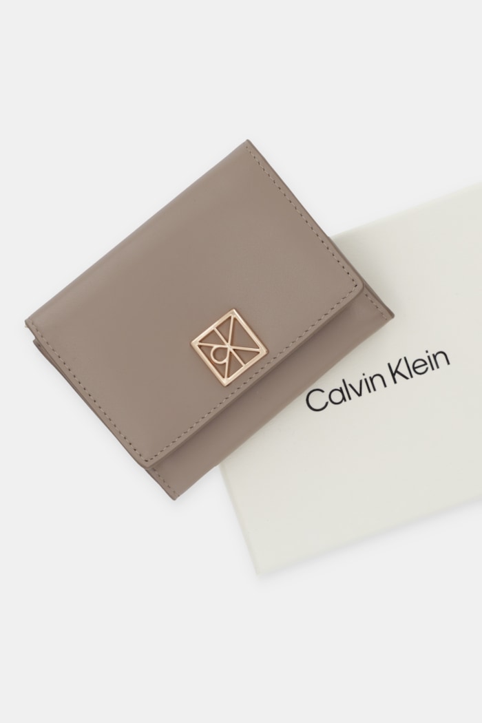 Δερμάτινο πορτοφόλι Calvin Klein LV04F1082G μπεζ