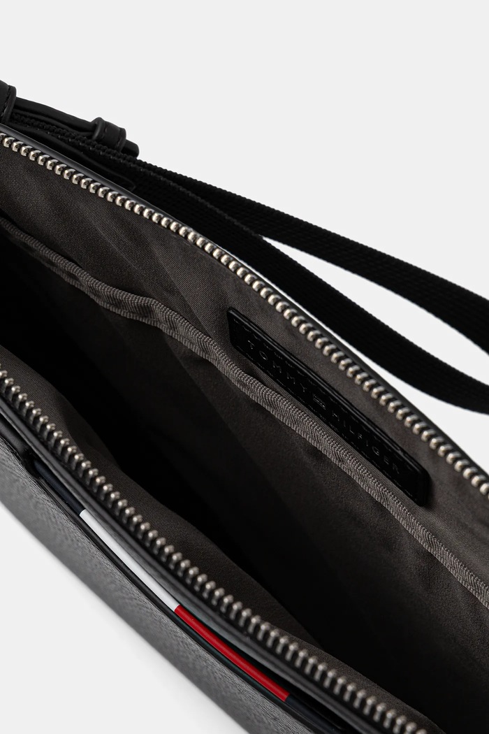 Obal na notebook Tommy Hilfiger AM0AM13523 čierna