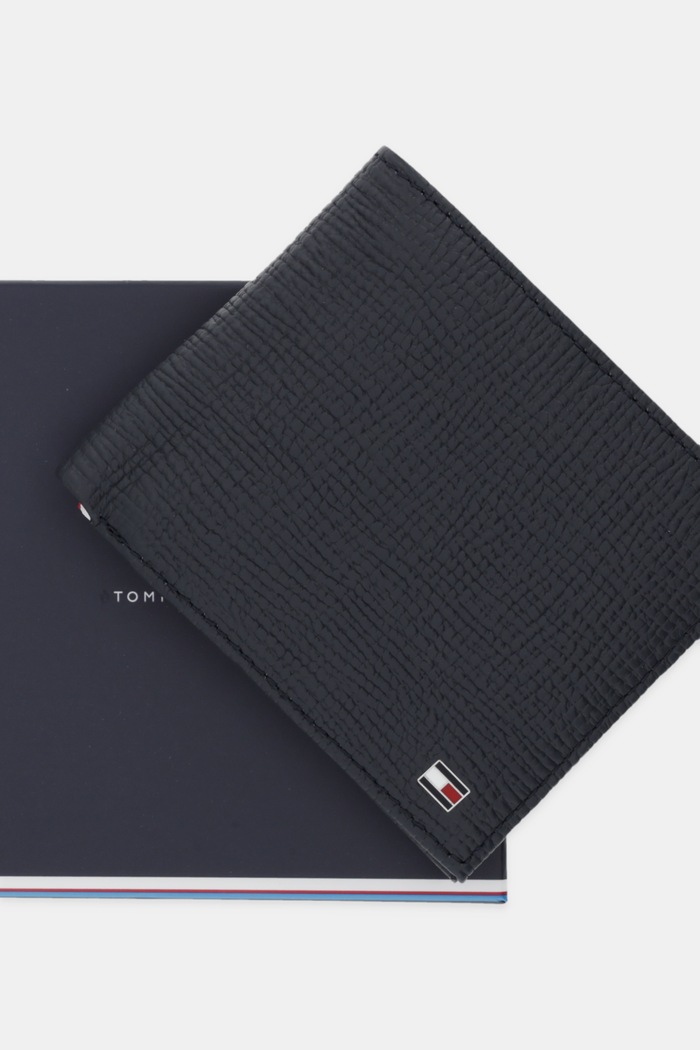 Kožená peněženka Tommy Hilfiger AM0AM13709 námořnická modř