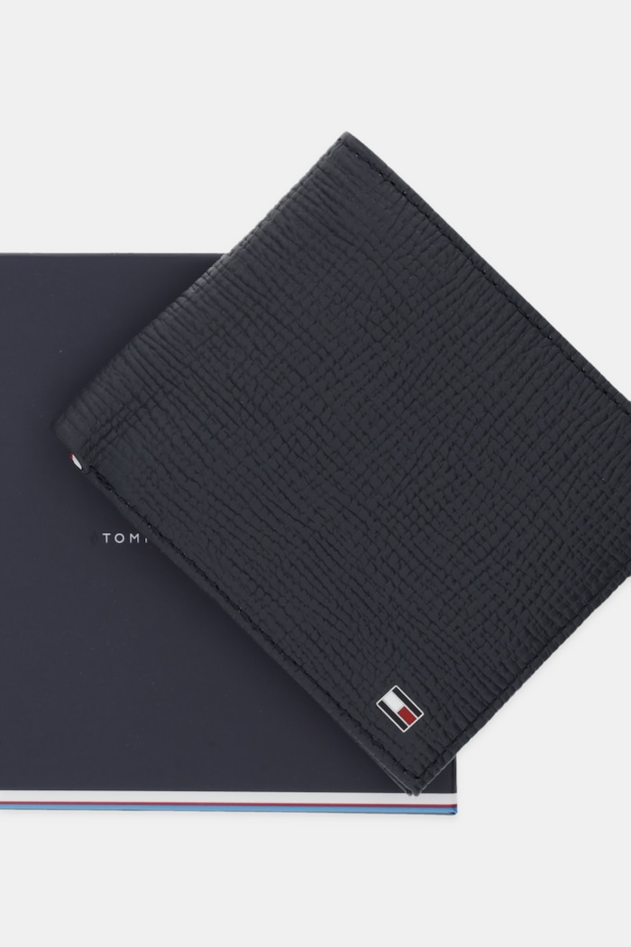 Kožená peněženka Tommy Hilfiger AM0AM13709 námořnická modř