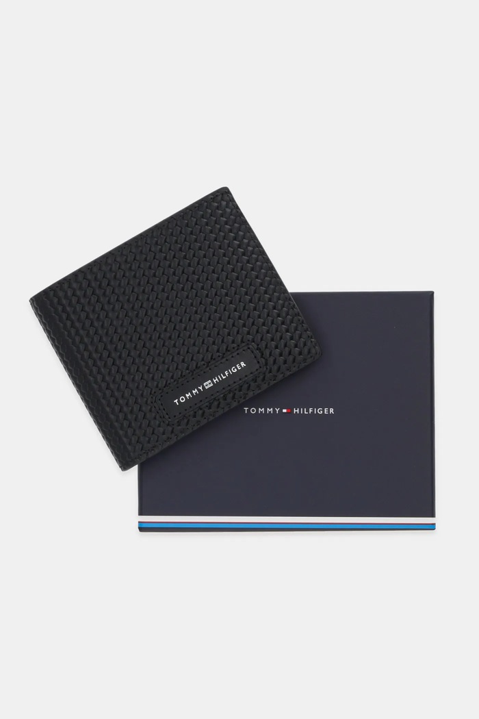 Portfel skórzany Tommy Hilfiger czarny AM0AM13732