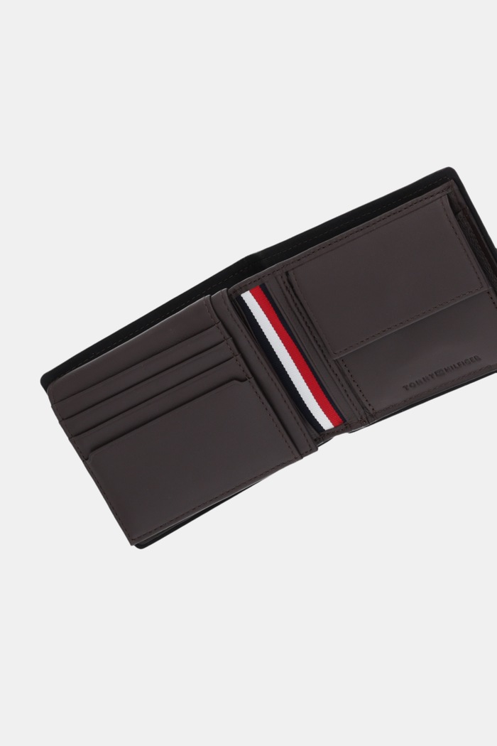 Kožená peňaženka Tommy Hilfiger Tommy Hilfiger AM0AM13741 hnedá