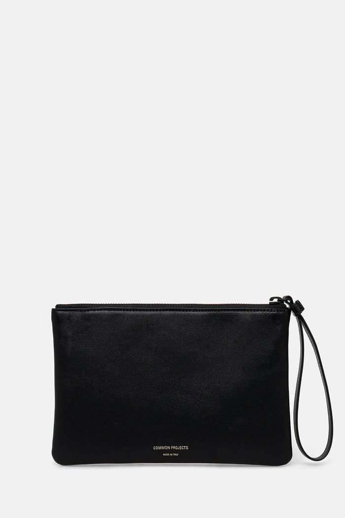 Кожена чанта през рамо Common Projects Small Flat Pouch гладка кожа черен 9187.7547
