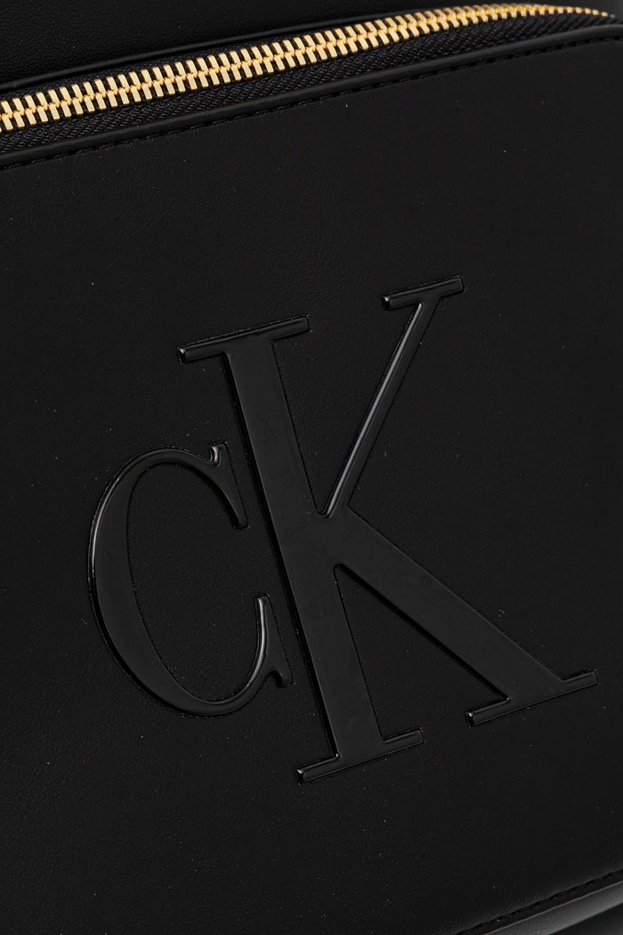 Nahrbtnik Calvin Klein črna LV04F3233G