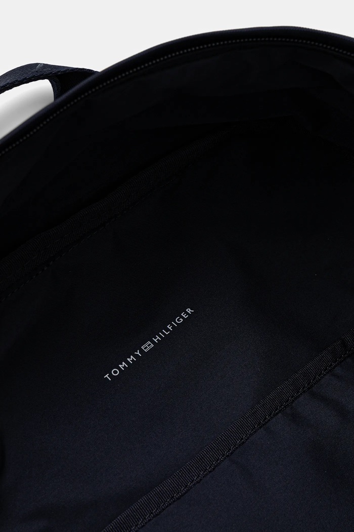 Dětský batoh Tommy Hilfiger námořnická modř AU0AU02017.9BYA