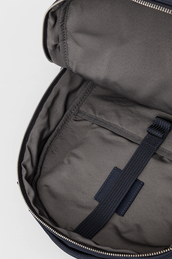 Ruksak Calvin Klein LV04D3042G tmavomodrá