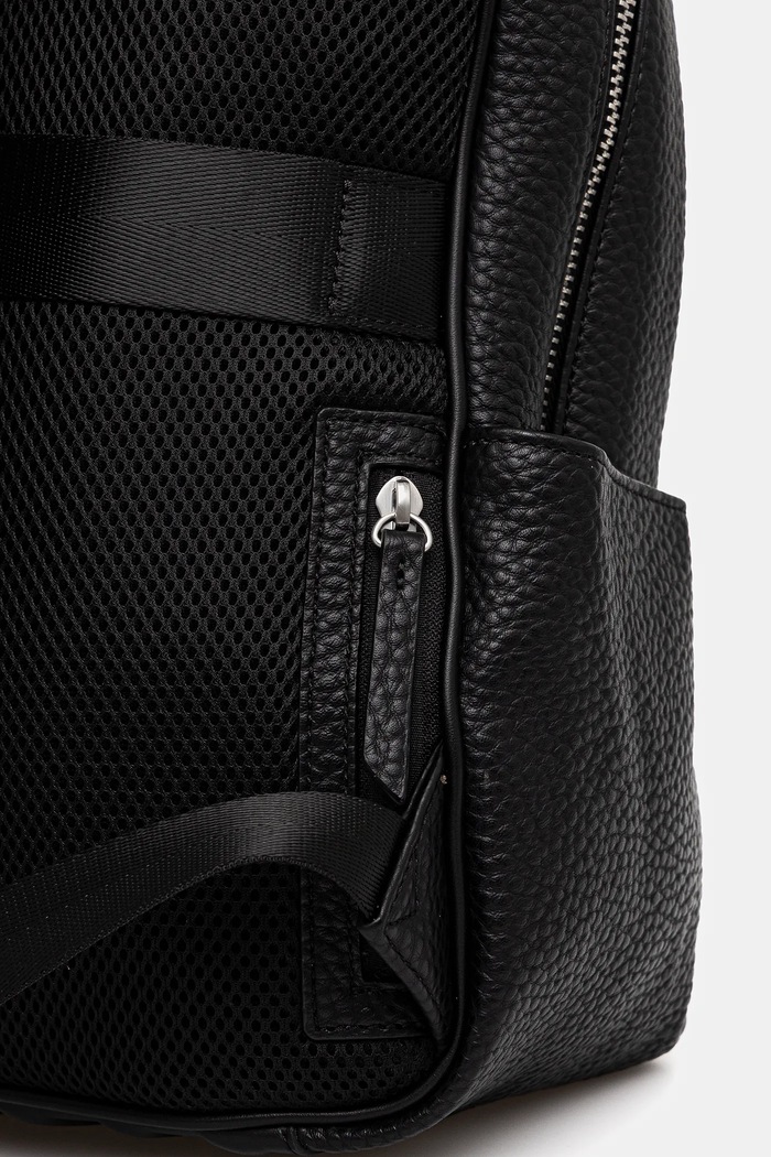 Ruksak Guess TORINO čierna HMTOLG.P5475