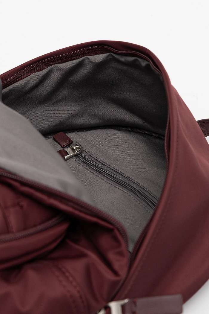 Calvin Klein hátizsák LV04D3143G burgundia