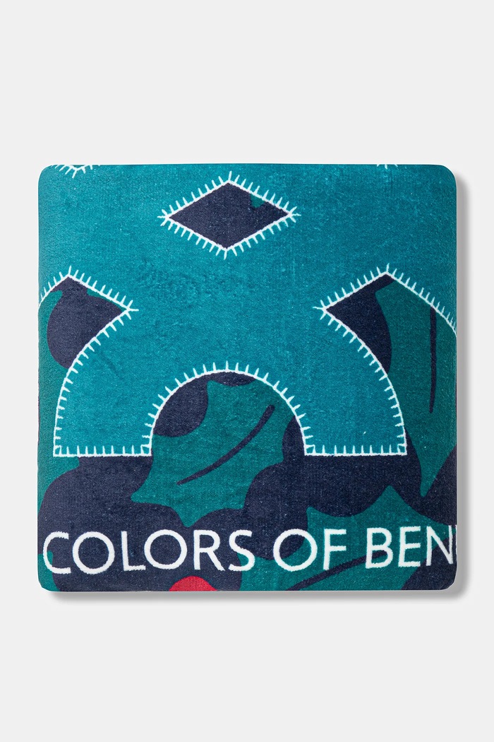 Obývacia izba a spálňa Deka United Colors of Benetton 170 x 170 cm 6FK82801W tmavomodrá