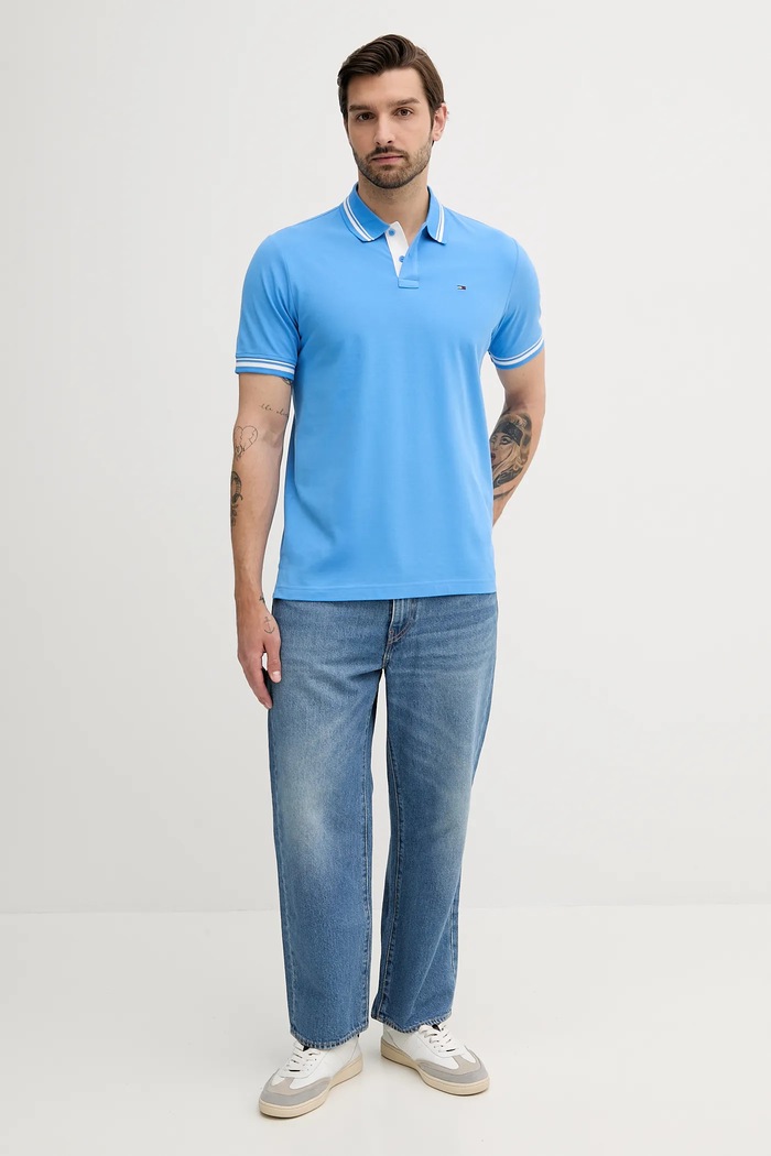 Памучна тениска с яка Tommy Jeans DM0DM21846 син SS26