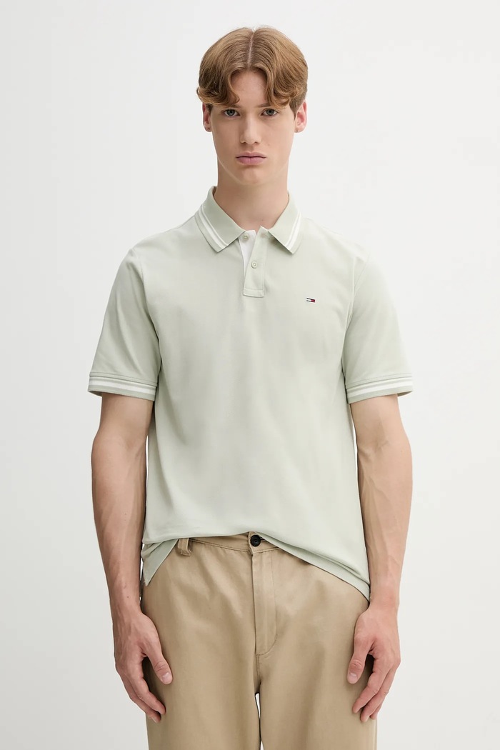 Памучна тениска с яка Tommy Jeans стандартна зелен DM0DM21846