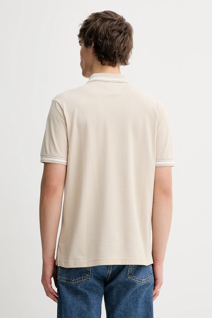 Βαμβακερό μπλουζάκι πόλο Tommy Jeans DM0DM21846 μπεζ SS26