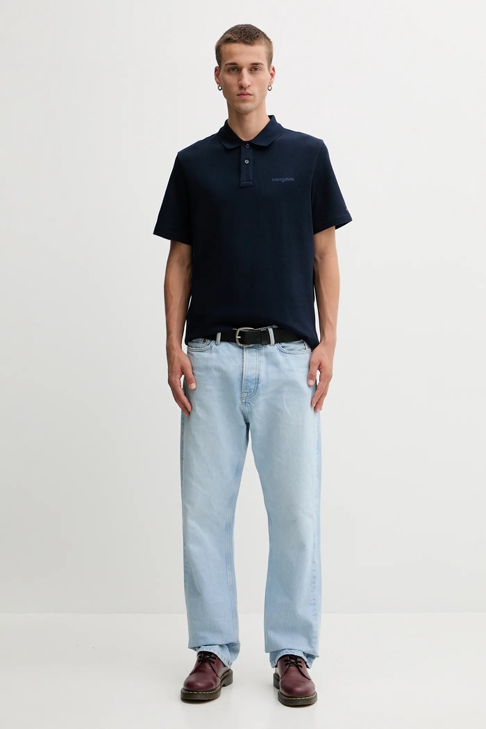 Bavlnené polo tričko Tommy Jeans DM0DM22415 tmavomodrá AW25