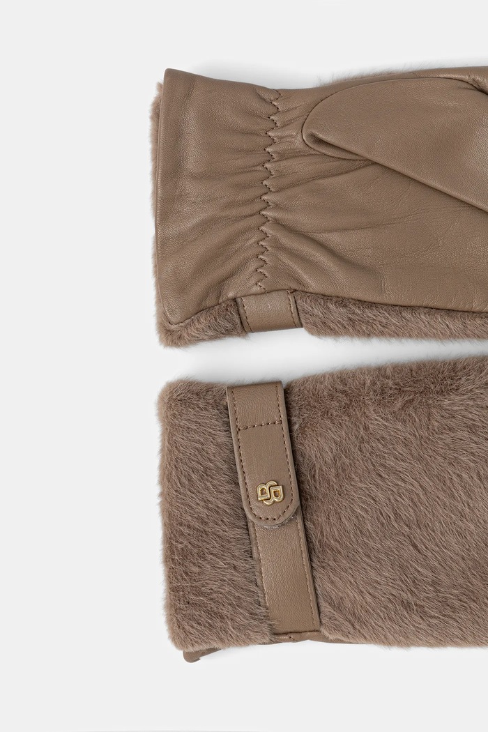 Γάντια BOSS Dalessandra 50551632 καφέ AW25