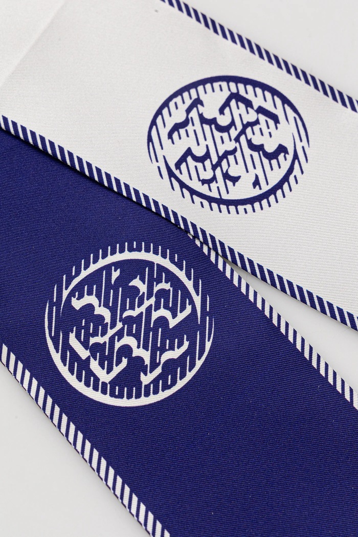 Tory Burch O eșarfă cu mătase Medallion 174863.400 bleumarin AW25