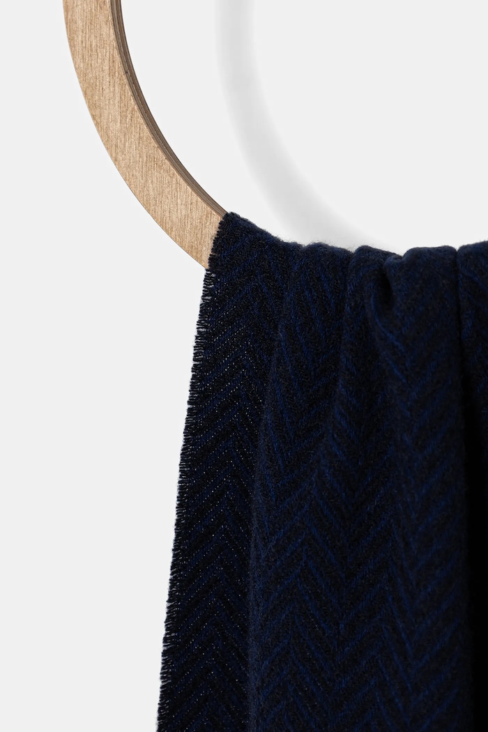 Tommy Hilfiger eșarfă de lână AM0AM13593 bleumarin AW25