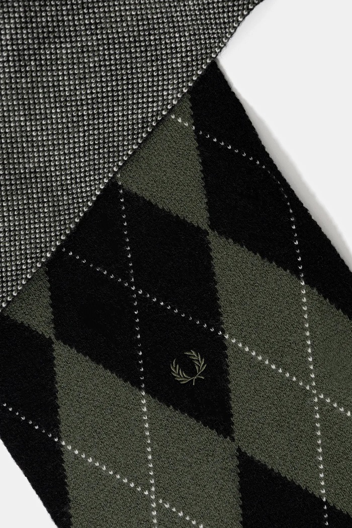 Шерстяной шарф Fred Perry C1133 зелёный AW25
