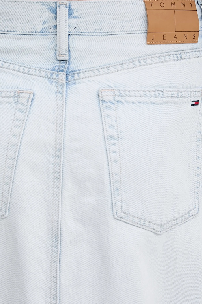 Rifľová sukňa Tommy Jeans modrá DW0DW21069
