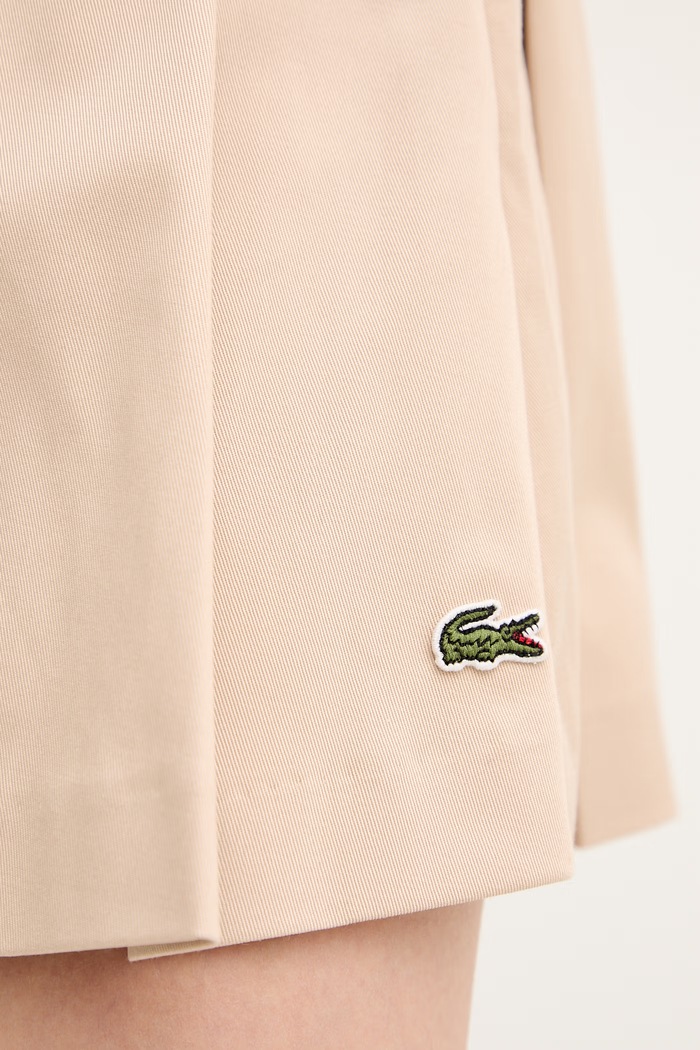 Lacoste fustă din bumbac cu elastan bej JF8001
