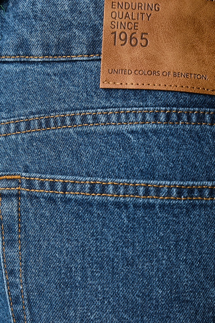 Jeansy mom fit damskie United Colors of Benetton 4OHWDF02Z niebieski