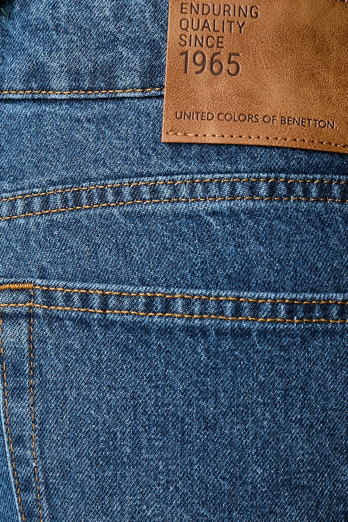 Jeansy mom fit damskie United Colors of Benetton 4OHWDF02Z niebieski