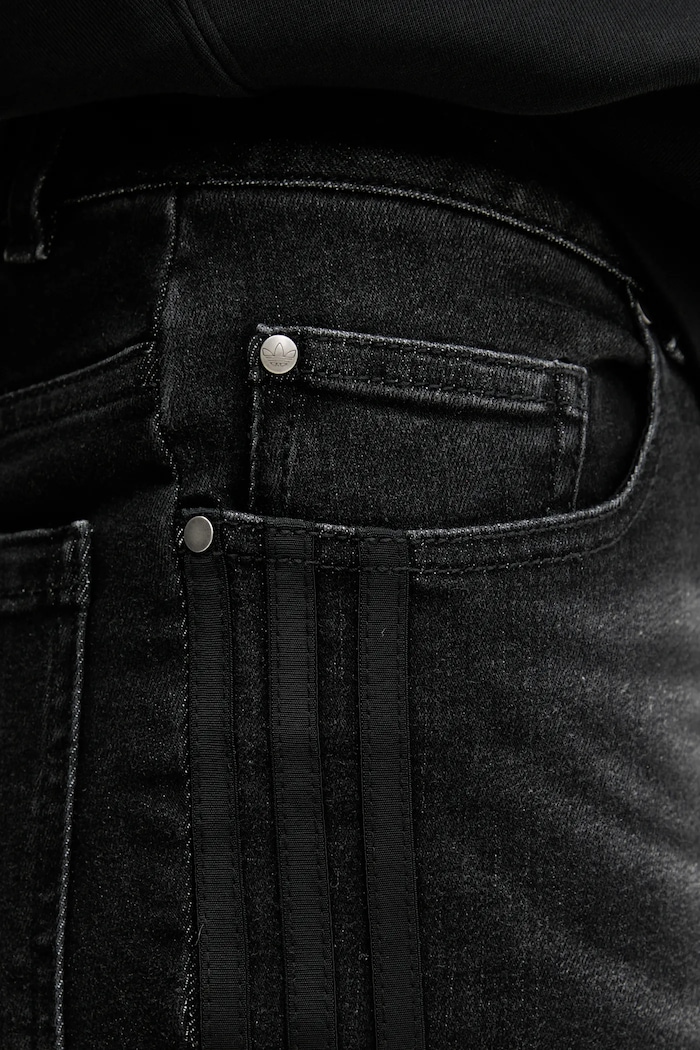 Kavbojke adidas Originals Slim Denim KE9802 črna