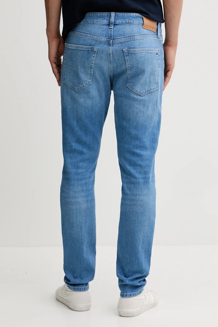 Tommy Jeans jeansy DM0DM22246 niebieski AW25