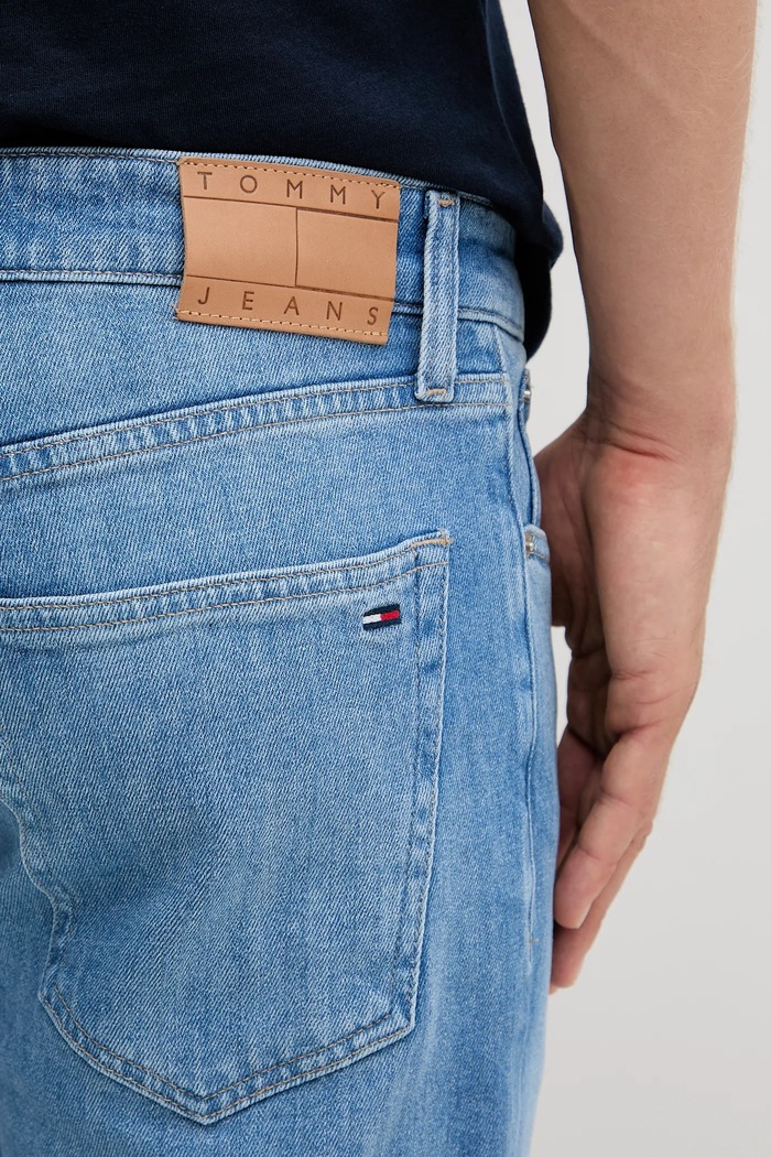 Odzież Tommy Jeans jeansy DM0DM22246 niebieski