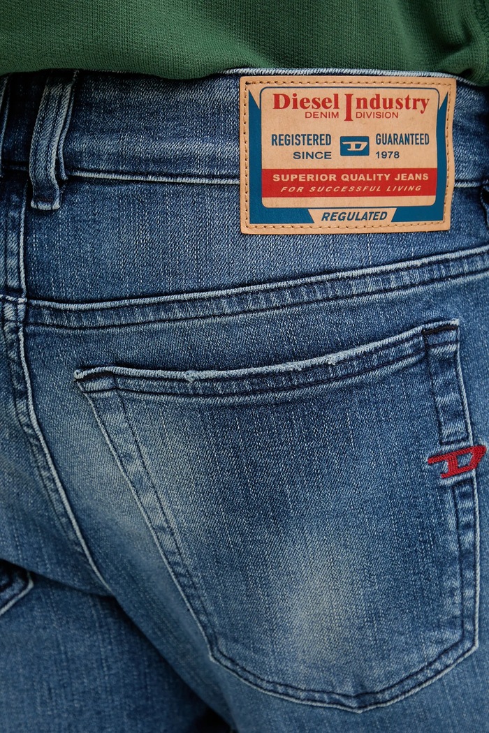 Diesel jeansy 1979 SLEENKER L.32 niebieski A03594.0DBDR