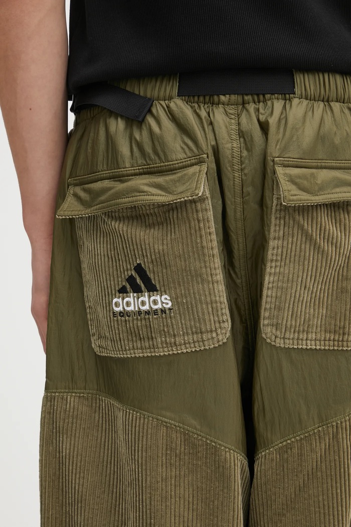 Hlače od samta adidas Originals EQT Pant zelena JY3459