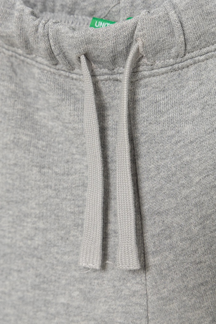 Chłopiec United Colors of Benetton Spodnie dresowe bawełniane dziecięce 3J68GF027.P.Reprop.9BYA szary