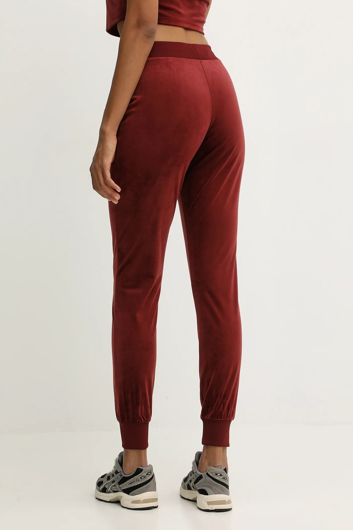 Odzież Guess spodnie dresowe welurowe COUTURE V3BB27.K0232 bordowy