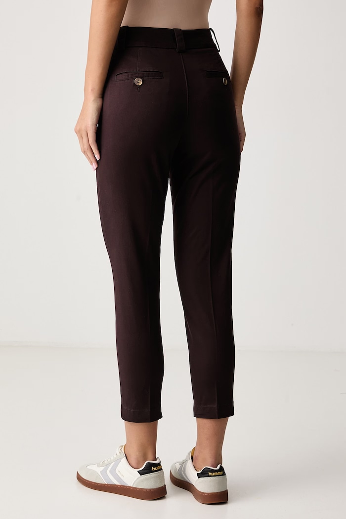 United Colors of Benetton Pantaloni slim fit pentru femei 4FRXDF096 maro SS26