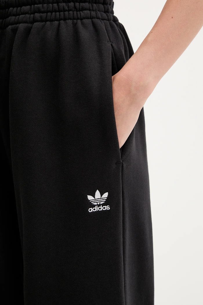 adidas Originals spodnie dresowe bawełniane Essentials czarny JW2812