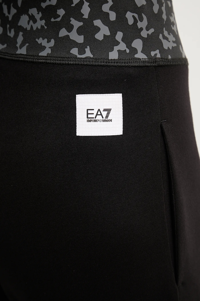 EA7 Emporio Armani melegítőnadrág fekete AF18880.7W000667