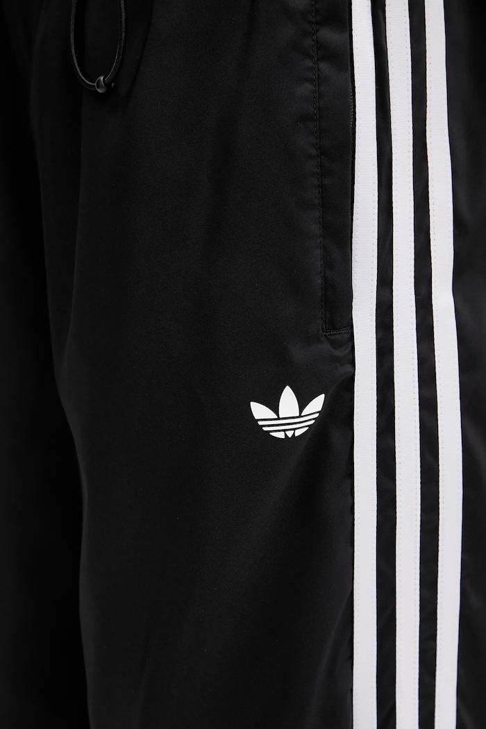 adidas Originals spodnie dresowe Trackpant czarny KE9790