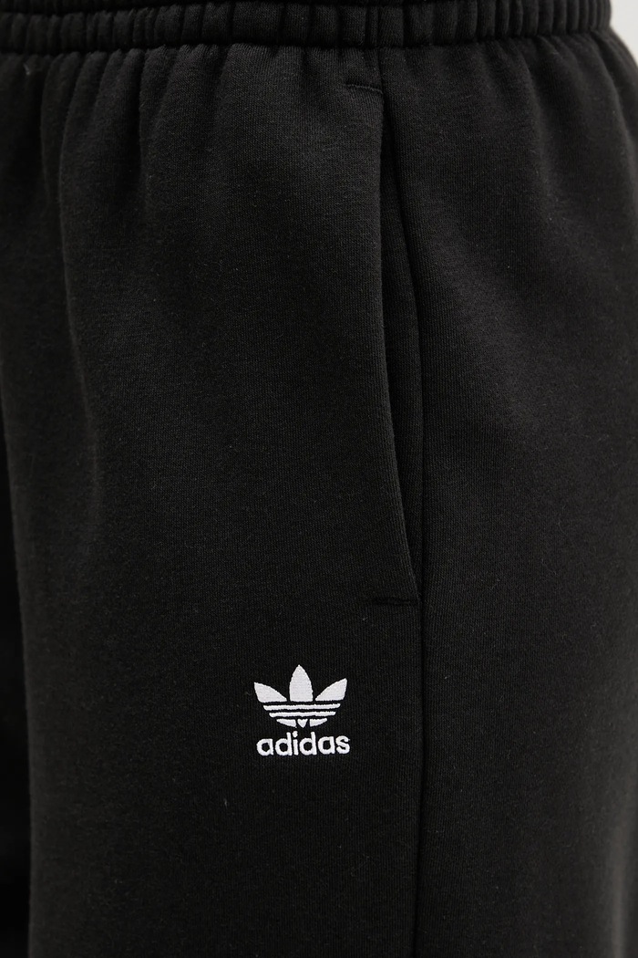 Tepláky adidas Originals Essentials Wide Leg Fleece čierna JX5251