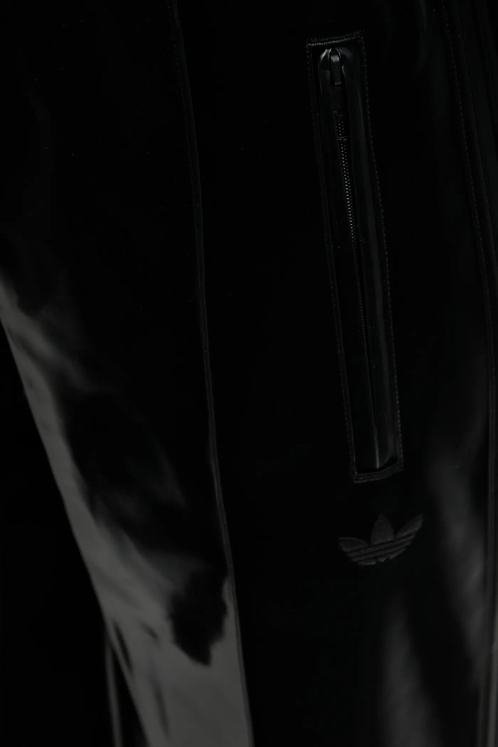 adidas Originals spodnie dresowe Holiday Tp czarny JV7503